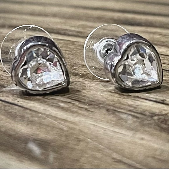 Heart fashion stud gumdrop silver color earrings - Picture 2 of 4